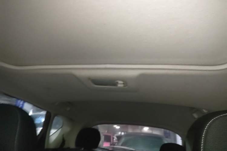 Used Nissan Tiida 2016 1.6L CVT Cool Dynamic Edition Headliner