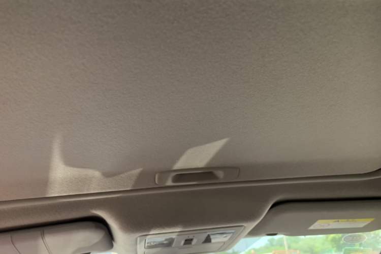 Used Nissan Tiida 2016 1.6L CVT Cool Dynamic Edition Headliner
