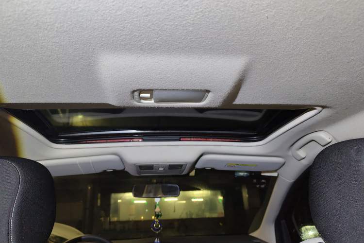 Used Nissan Tiida 2016 1.6L CVT Cool Dynamic Edition Headliner