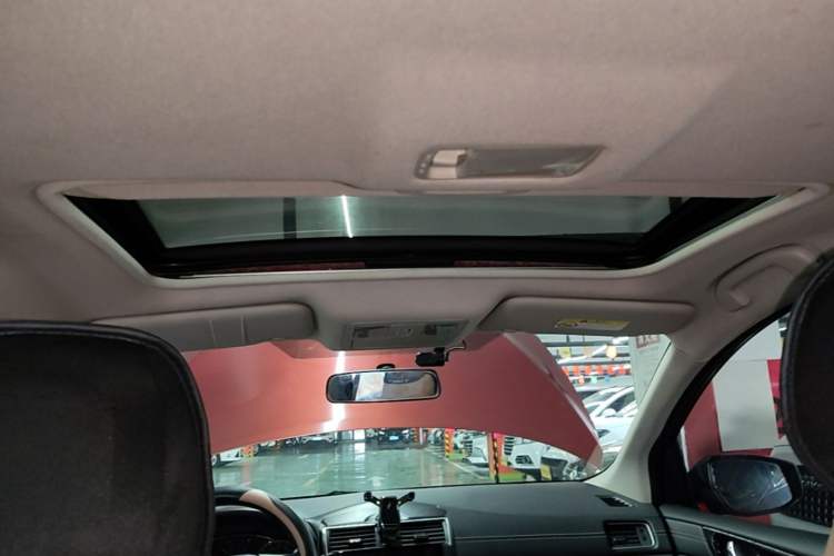 Used Nissan Tiida 2016 1.6L CVT Cool Dynamic Edition Headliner