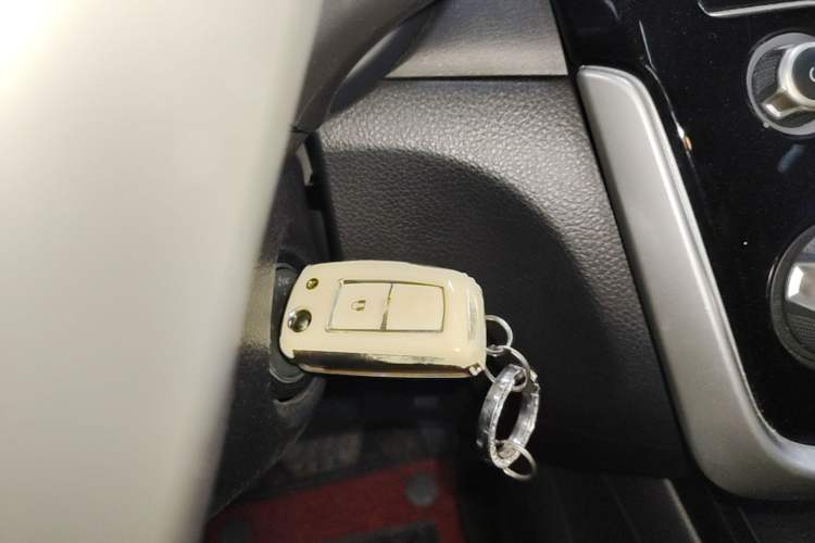 Used Nissan Tiida 2016 1.6L CVT Cool Dynamic Edition Interior 1