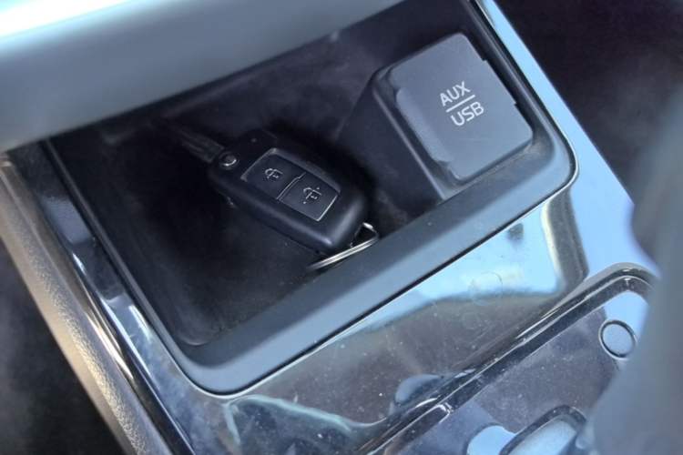 Used Nissan Tiida 2016 1.6L CVT Cool Dynamic Edition Interior 1