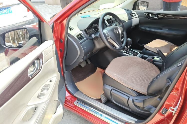 Used Nissan Tiida 2016 1.6L CVT Cool Dynamic Edition Interior 3