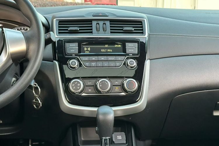 Used Nissan Tiida 2016 1.6L CVT Cool Dynamic Edition Interior 3