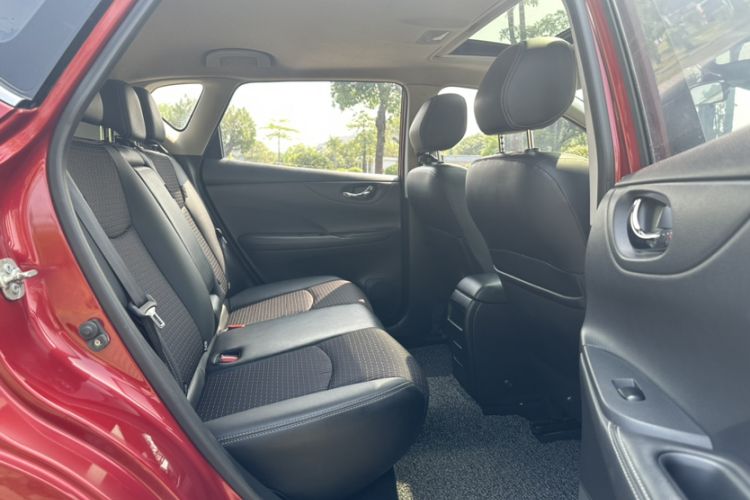 Used Nissan Tiida 2016 1.6L CVT Smart Drive Edition Interior 3