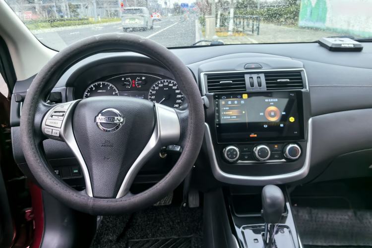 Used Nissan Tiida 2016 1.6L CVT Cool Dynamic Edition Interior 3