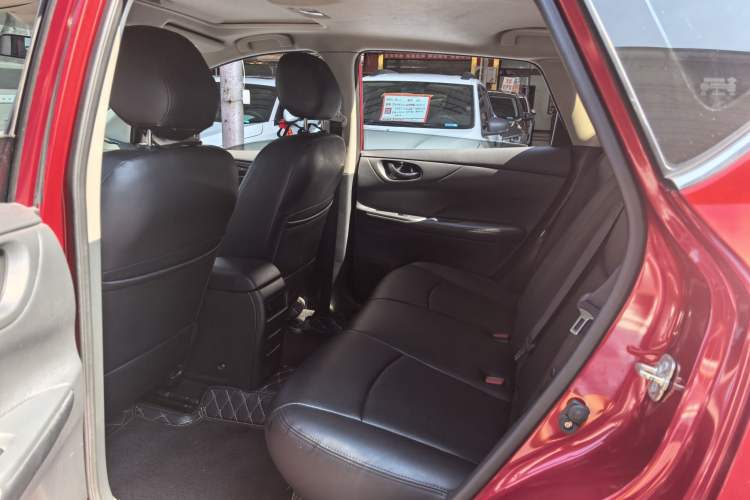 Used Nissan Tiida 2016 1.6L CVT Cool Dynamic Edition Interior 3