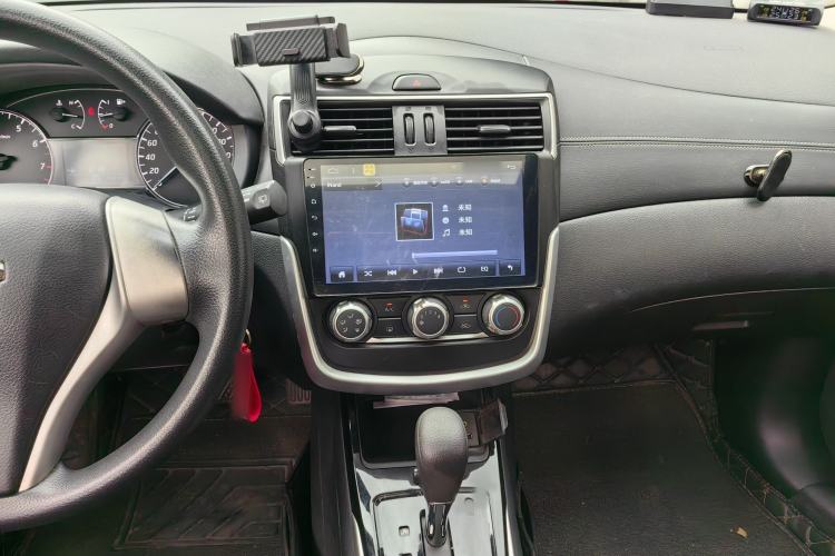 Used Nissan Tiida 2016 1.6L CVT Cool Dynamic Edition Interior 5