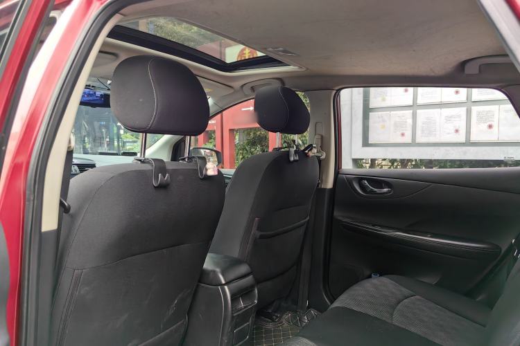 Used Nissan Tiida 2016 1.6L CVT Cool Dynamic Edition Interior 8