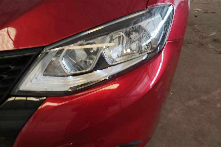 Used Nissan Tiida 2016 1.6L CVT Cool Dynamic Edition Left Front Headlight