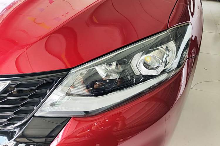 Used Nissan Tiida 2016 1.6L CVT ZhiZun Edition Left Front Headlight