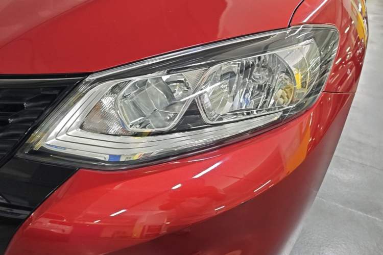 Used Nissan Tiida 2016 1.6L CVT Smart Drive Edition Left Front Headlight