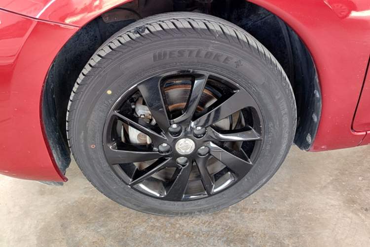 Used Nissan Tiida 2016 1.6L CVT Cool Dynamic Edition Left Front Wheel Hub