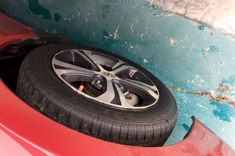 Used Nissan Tiida 2016 1.6L CVT Smart Drive Edition Left Front Wheel Hub