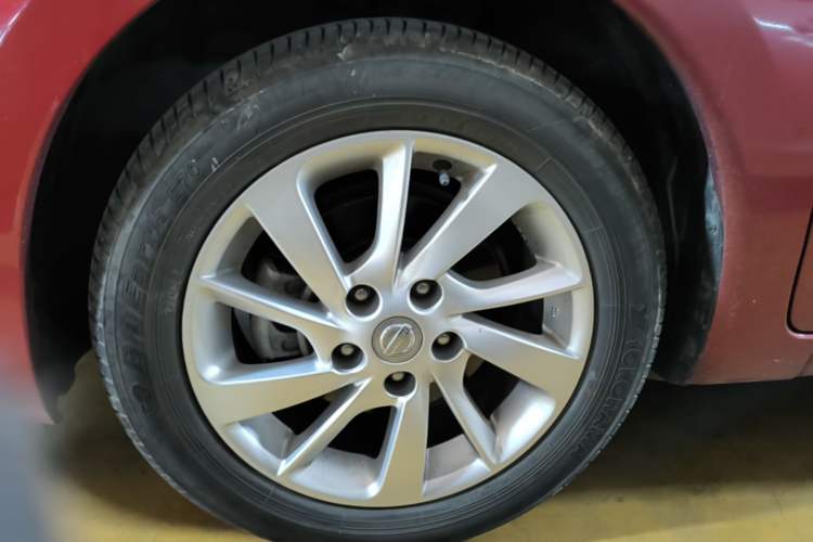 Used Nissan Tiida 2016 1.6L CVT Cool Dynamic Edition Left Front Wheel Hub