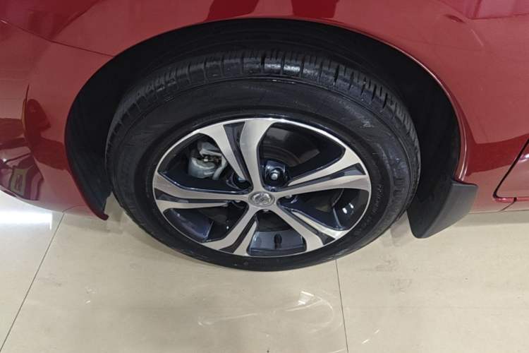 Used Nissan Tiida 2016 1.6L CVT Smart Drive Edition Left Front Wheel Hub