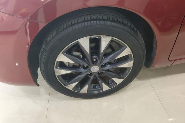 Used Nissan Tiida 2016 1.6L CVT ZhiZun Edition Left Front Wheel Hub
