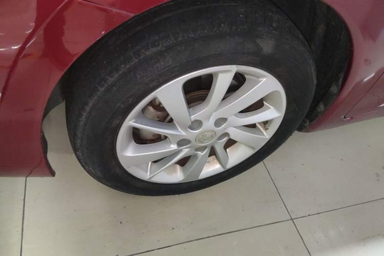 Used Nissan Tiida 2016 1.6L CVT Cool Dynamic Edition Left Front Wheel Hub