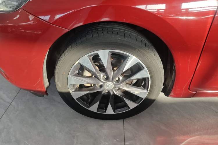 Used Nissan Tiida 2016 1.6L CVT ZhiZun Edition Left Front Wheel Hub