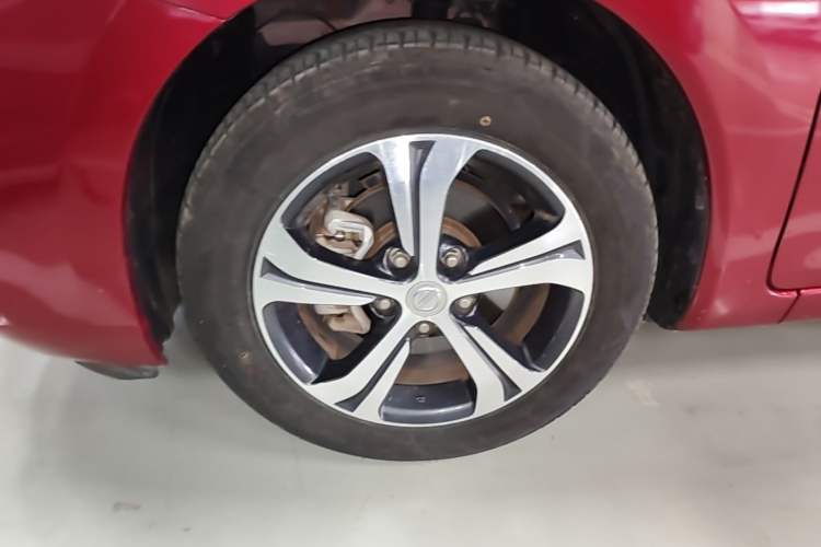 Used Nissan Tiida 2016 1.6L CVT Smart Drive Edition Left Front Wheel Hub