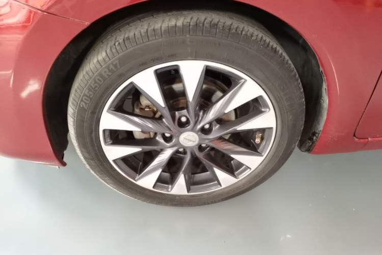 Used Nissan Tiida 2016 1.6L CVT ZhiZun Edition Left Front Wheel Hub