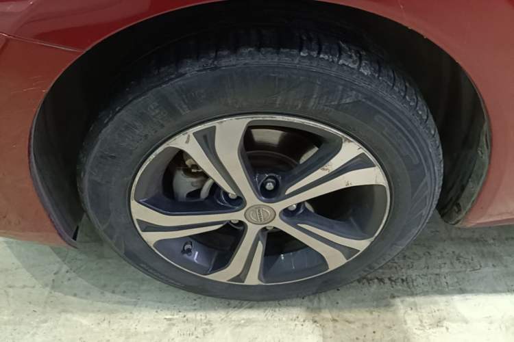 Used Nissan Tiida 2016 1.6L CVT Smart Drive Edition Left Front Wheel Hub