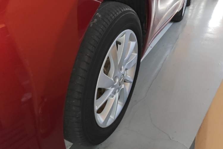 Used Nissan Tiida 2016 1.6L CVT Cool Dynamic Edition Left Front Wheel Hub