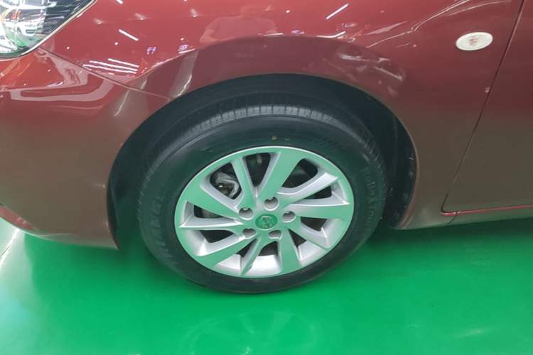 Used Nissan Tiida 2016 1.6L CVT Cool Dynamic Edition Left Front Wheel Hub