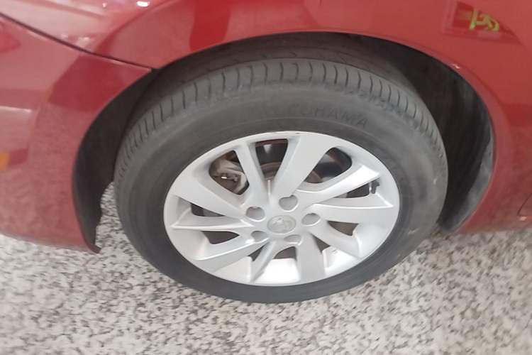 Used Nissan Tiida 2016 1.6L CVT Cool Dynamic Edition Left Front Wheel Hub