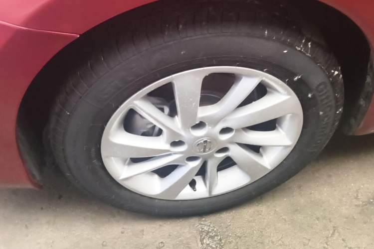 Used Nissan Tiida 2016 1.6L CVT Cool Dynamic Edition Left Front Wheel Hub