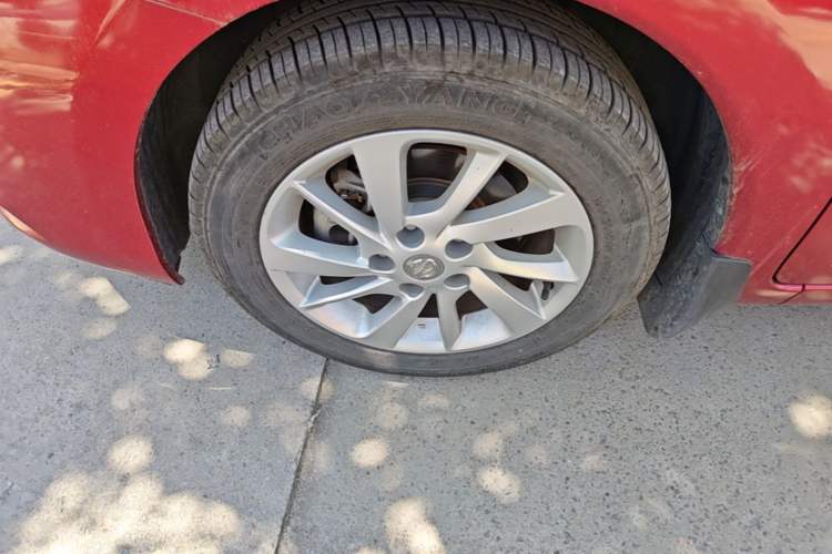 Used Nissan Tiida 2016 1.6L CVT Cool Dynamic Edition Left Front Wheel Hub