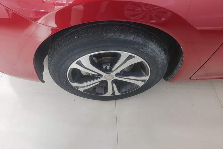 Used Nissan Tiida 2016 1.6L CVT Smart Drive Edition Left Front Wheel Hub
