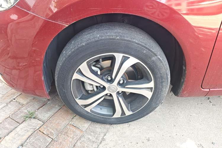 Used Nissan Tiida 2016 1.6L CVT Smart Drive Edition Left Front Wheel Hub