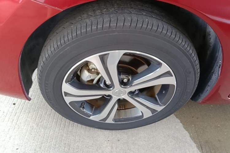 Used Nissan Tiida 2016 1.6L CVT Smart Drive Edition Left Front Wheel Hub