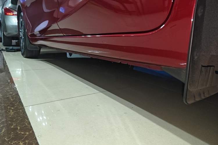 Used Nissan Tiida 2016 1.6L CVT Smart Drive Edition Left Side Sill
