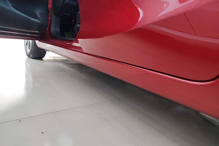 Used Nissan Tiida 2016 1.6L CVT Smart Drive Edition Left Side Sill