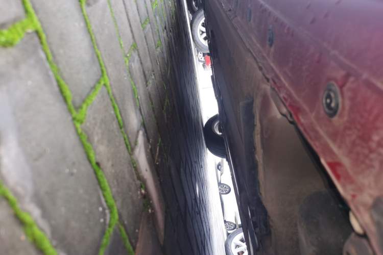 Used Nissan Tiida 2016 1.6L CVT Cool Dynamic Edition Left Side Sill