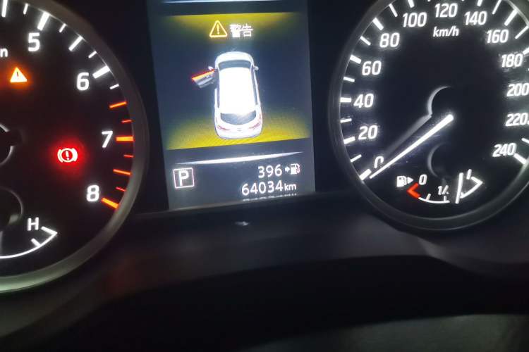 Used Nissan Tiida 2016 1.6L CVT Smart Drive Edition Odometer Close Up