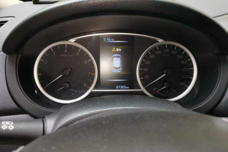 Used Nissan Tiida 2016 1.6L CVT Smart Drive Edition Odometer Close Up