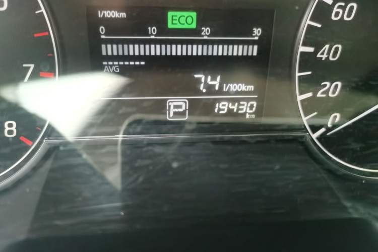 Used Nissan Tiida 2016 1.6L CVT Joyride Edition Odometer Close Up
