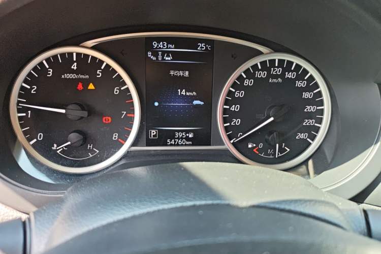 Used Nissan Tiida 2016 1.6L CVT ZhiZun Edition Odometer Close Up
