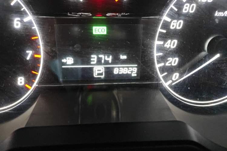 Used Nissan Tiida 2016 1.6L CVT Cool Dynamic Edition Odometer Close Up