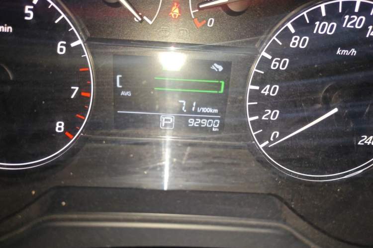 Used Nissan Tiida 2016 1.6L CVT Cool Dynamic Edition Odometer Close Up