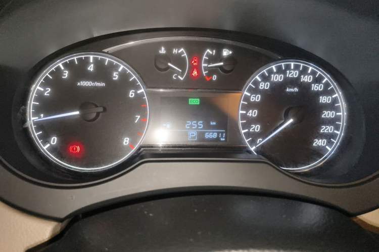 Used Nissan Tiida 2016 1.6L CVT Joyride Edition Odometer Close Up