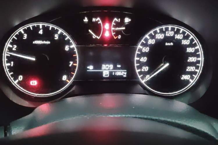 Used Nissan Tiida 2016 1.6L CVT Cool Dynamic Edition Odometer Close Up