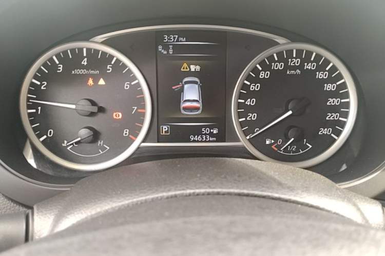 Used Nissan Tiida 2016 1.6L CVT Smart Drive Edition Odometer Close Up