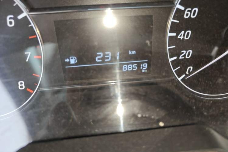 Used Nissan Tiida 2016 1.6L Manual Joyride Edition Odometer Close Up