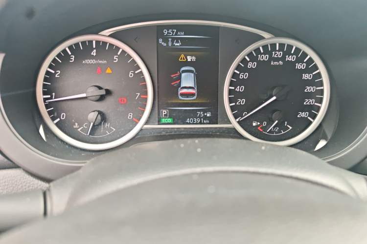 Used Nissan Tiida 2016 1.6L CVT Smart Drive Edition Odometer Close Up