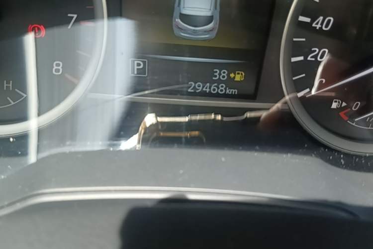 Used Nissan Tiida 2016 1.6L CVT Smart Drive Edition Odometer Close Up