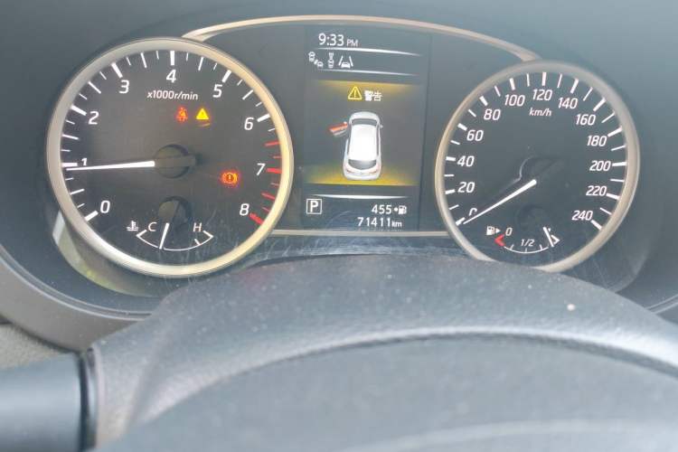 Used Nissan Tiida 2016 1.6L CVT Smart Drive Edition Odometer Close Up